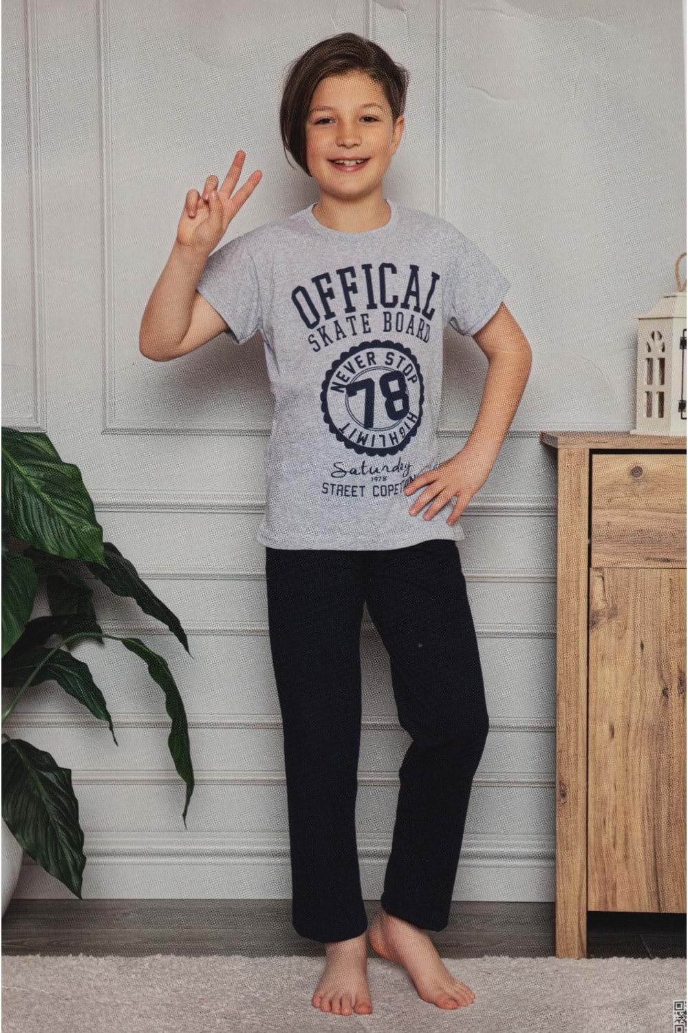 Kısa Kol Tişört , Uzun Pantolon Baskılı Erkek Çocuk Pijama M00673