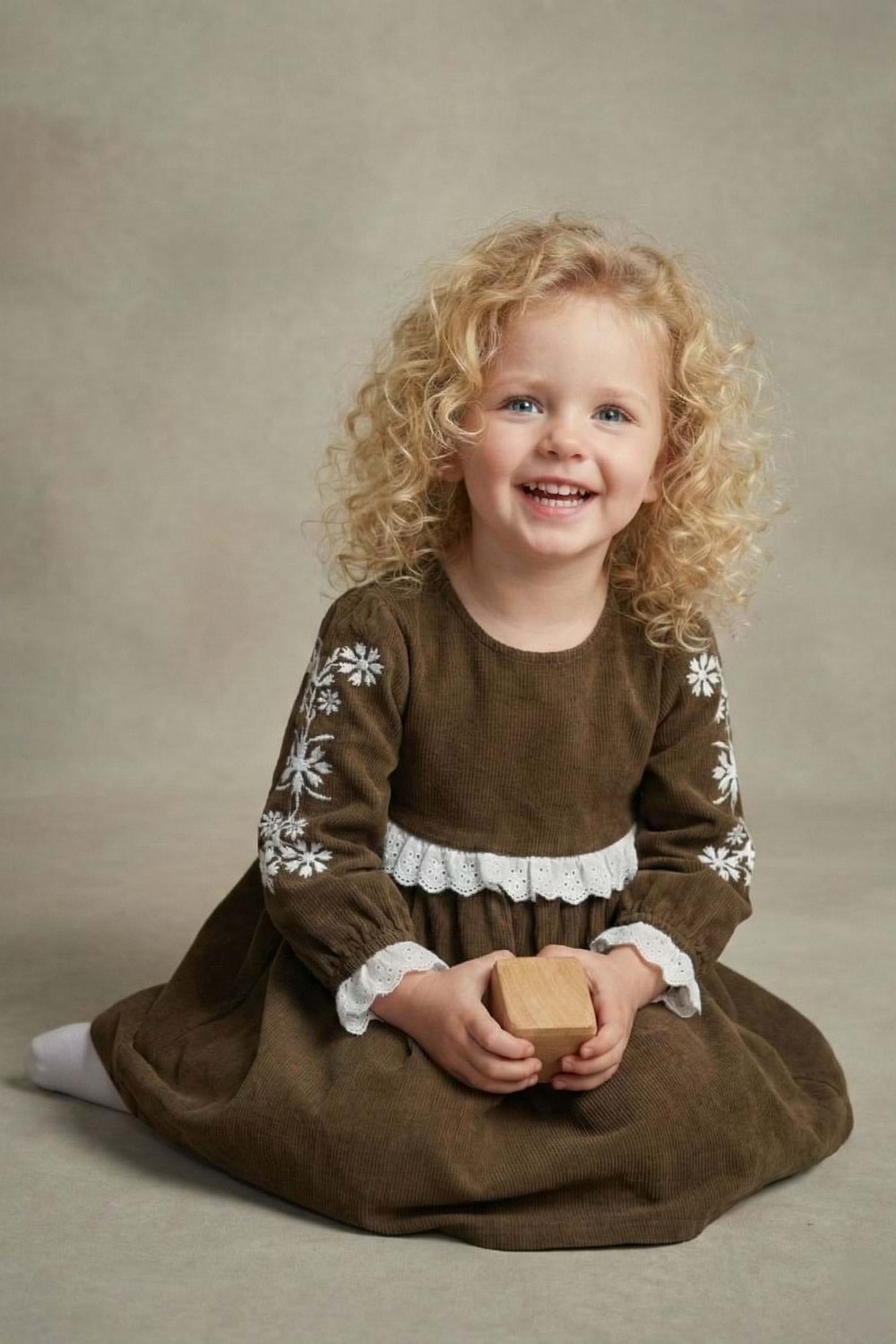 Fisto Detaylı Kollar Nakışlı Otantik Kız Çocuk Elbise M00795