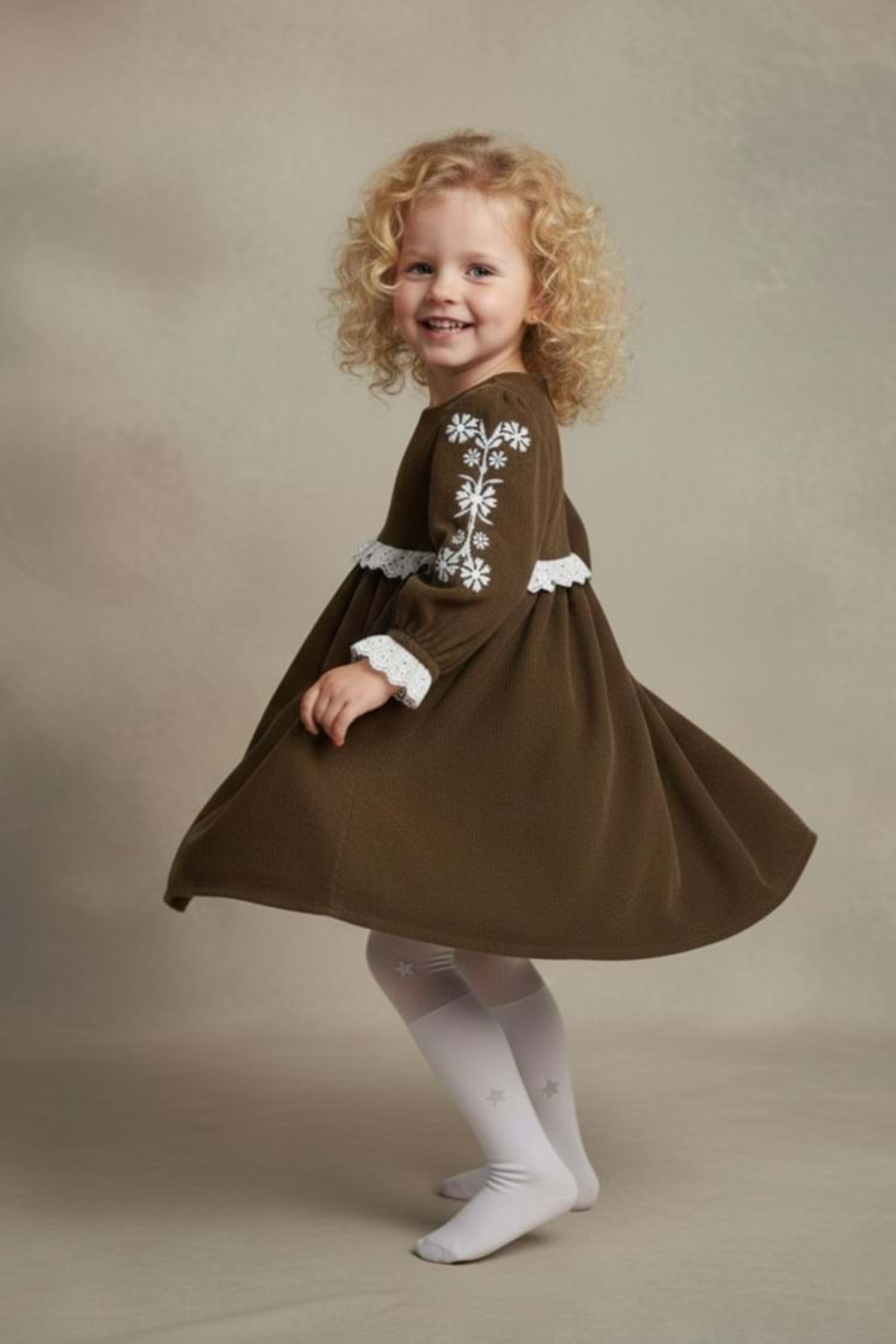 Fisto Detaylı Kollar Nakışlı Otantik Kız Çocuk Elbise M00795